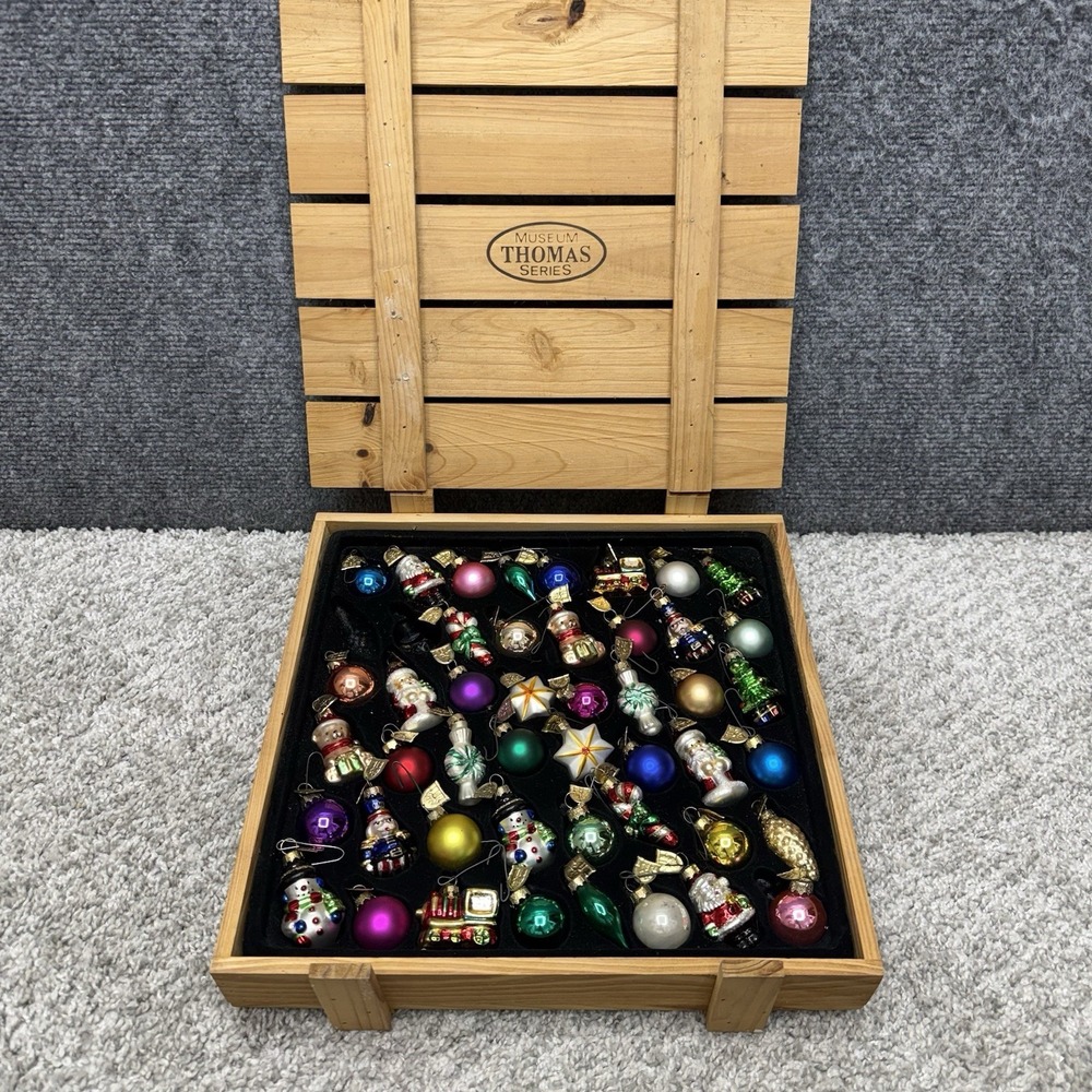 Thomas Pacconi Museum Series Miniature Christmas Ornament  In Wood Box (READ) 46
